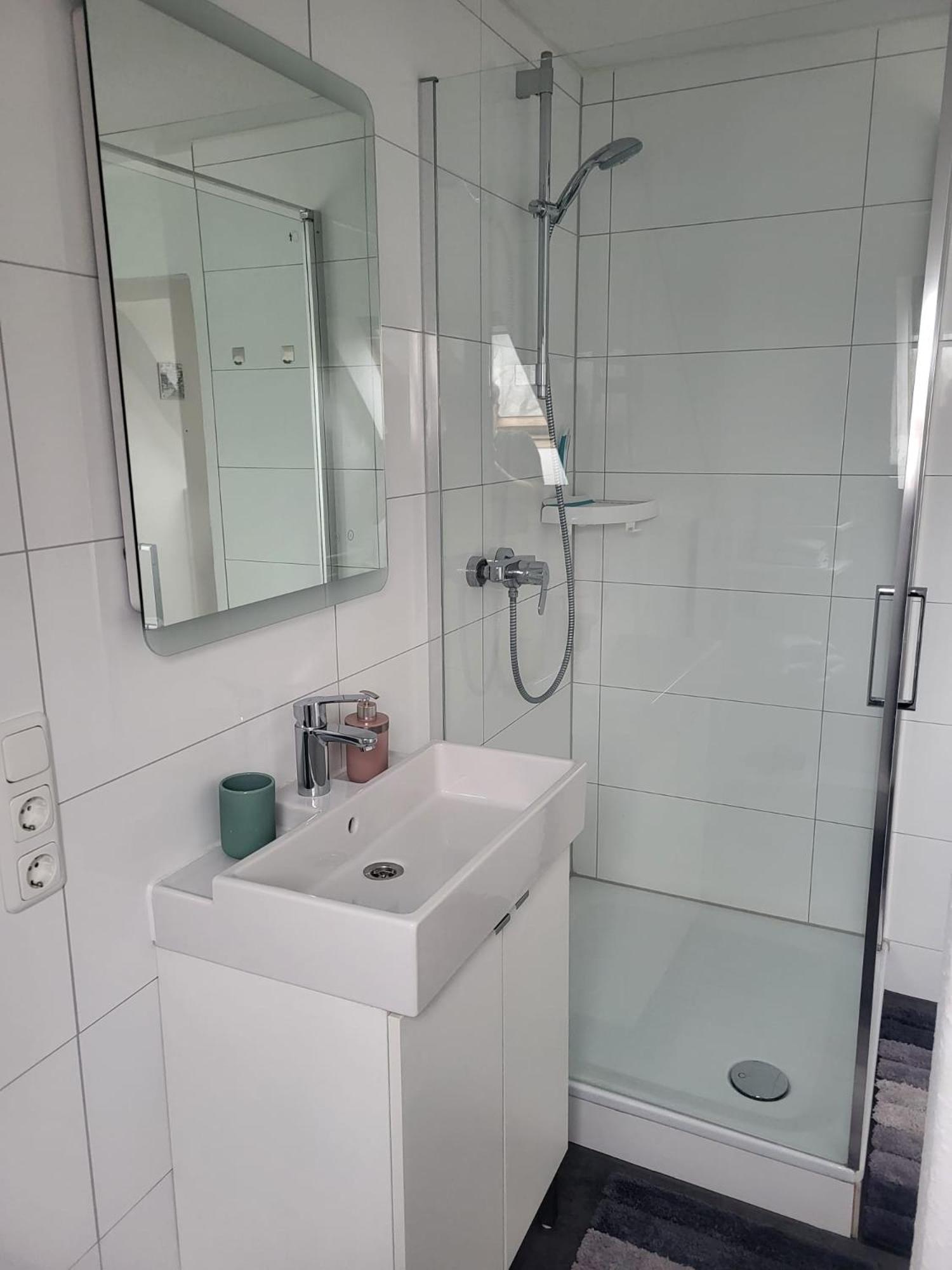 A&V Apartments Gemuetliche Rheinblick Wohnung Apt Daisy ดุยส์บูร์ก ภายนอก รูปภาพ