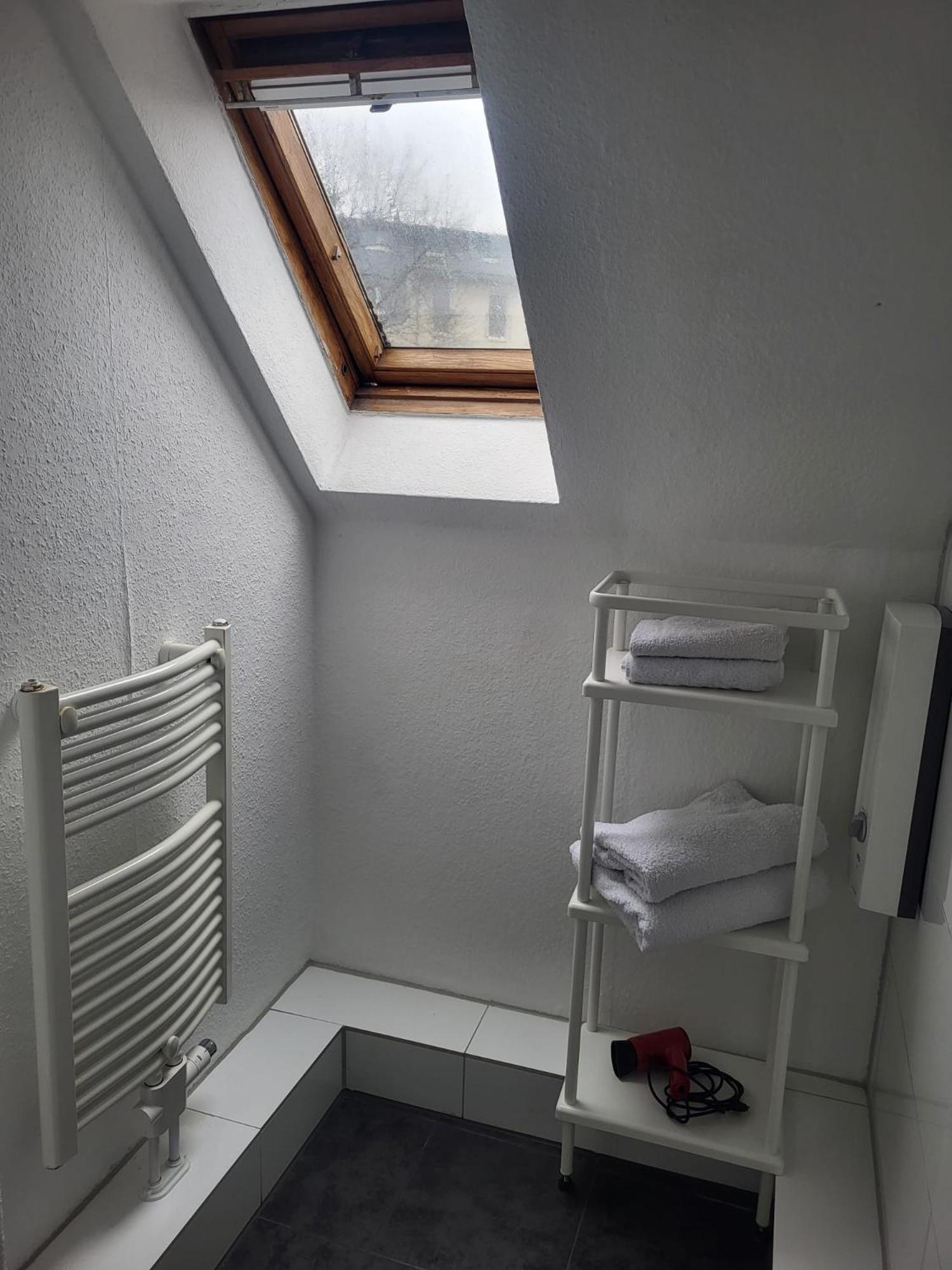 A&V Apartments Gemuetliche Rheinblick Wohnung Apt Daisy ดุยส์บูร์ก ภายนอก รูปภาพ